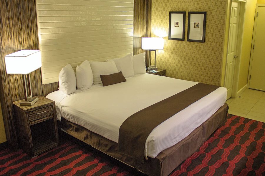 Inn At The Peachtrees an Ascend Collection Hotel — Guest room