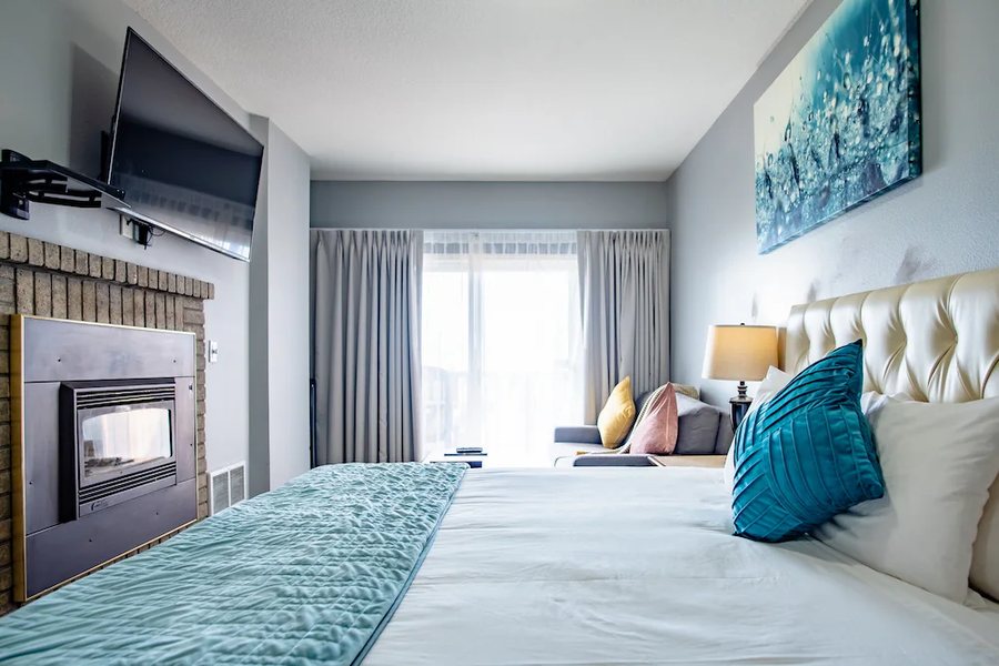 Inn At The Prom — Guest room