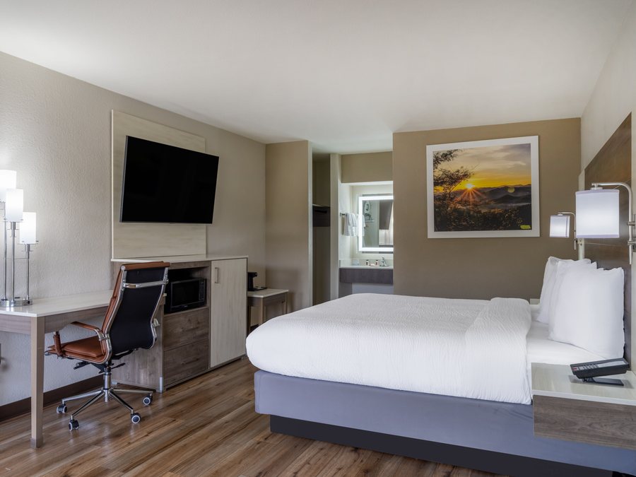 Inn Clemson — Guest room