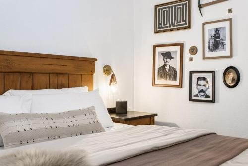 Inn History Tombstone — Guest room