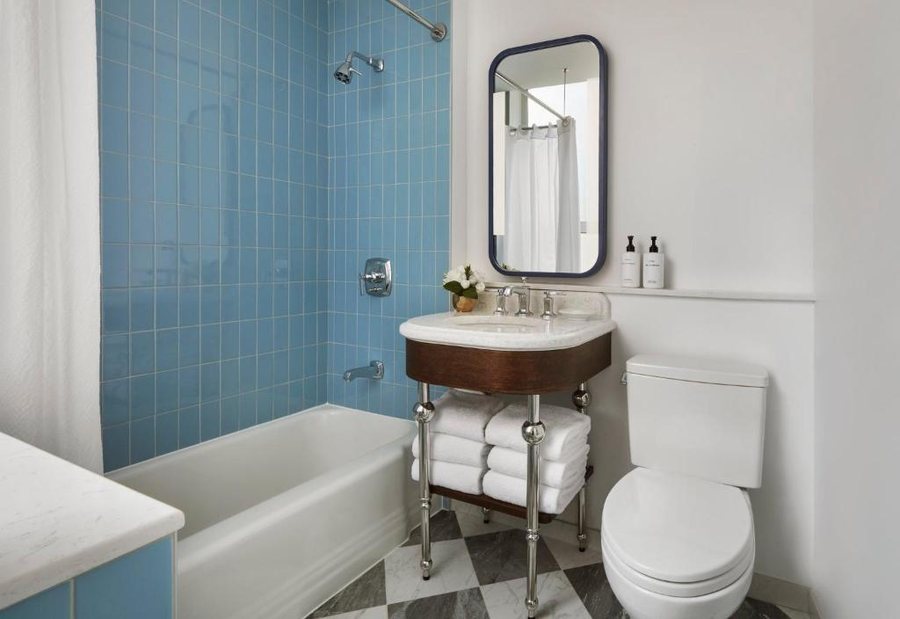 Inn of Chicago Magnificent Mile Chicago Illinois — Bathroom