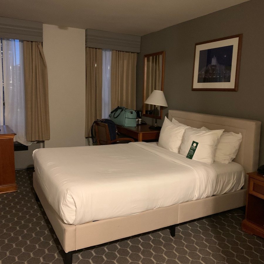 Inn of Chicago Magnificent Mile Chicago Illinois — Guest room