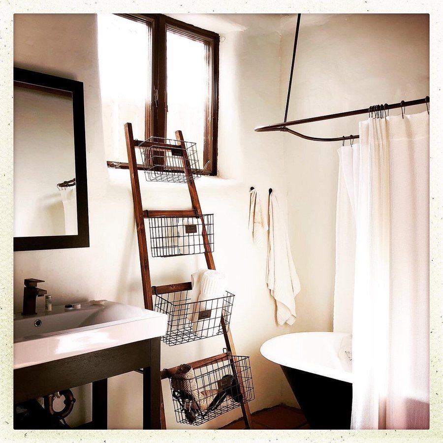 Inn of the Turquoise Bear — Bathroom