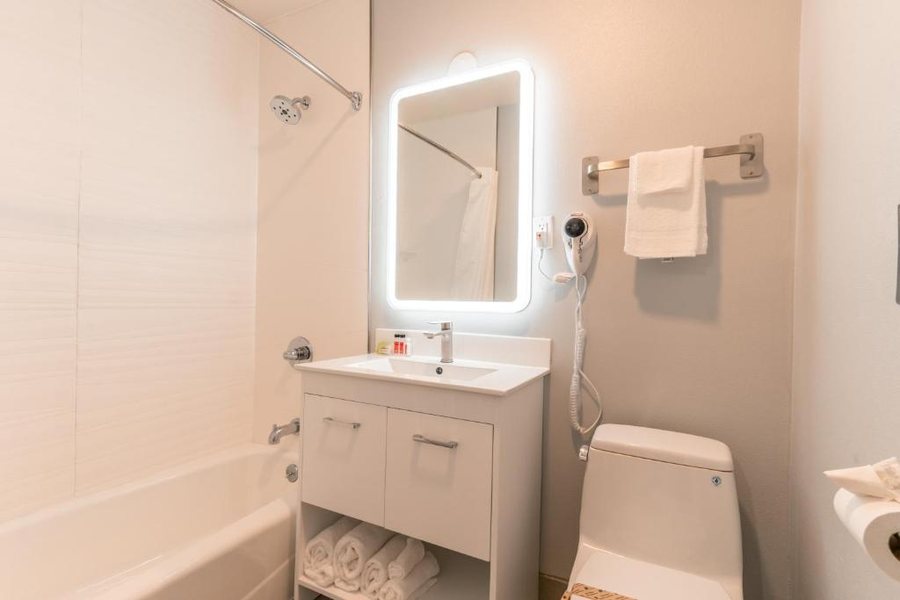 Inn On Broadway — Bathroom