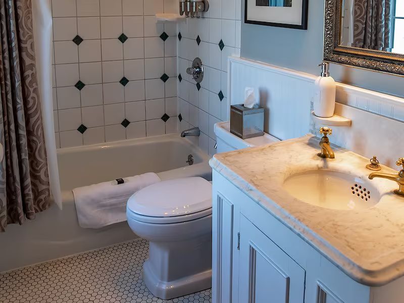 Inn on Columbia — Bathroom