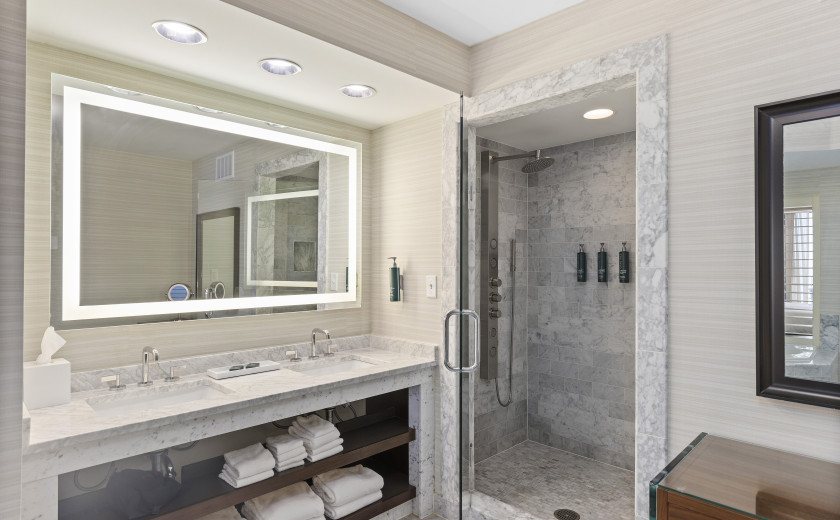 Inn On Destin Harbor an Ascend Collection Hotel — Bathroom