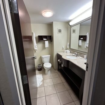 Inn on Putney Road Bed and Breakfast — Bathroom