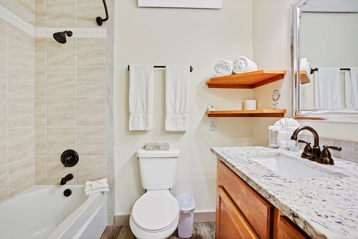 Inn on the Creek — Bathroom