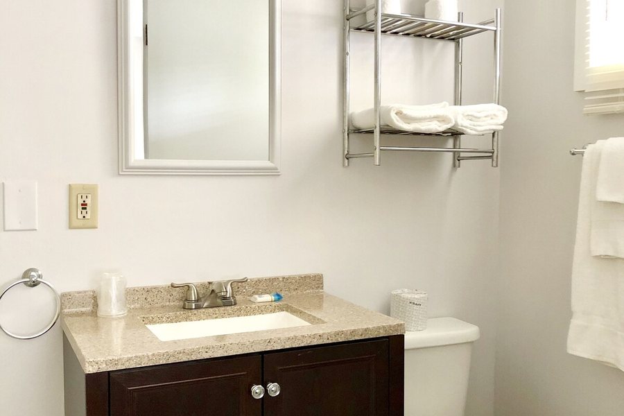 Inn on the Hill — Bathroom