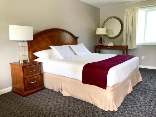 Inn on the Hill — Guest room