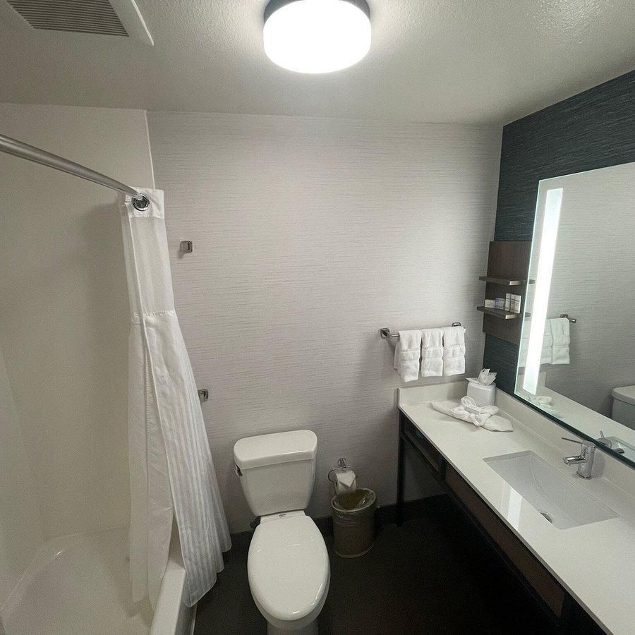 Inn On The Hill — Bathroom
