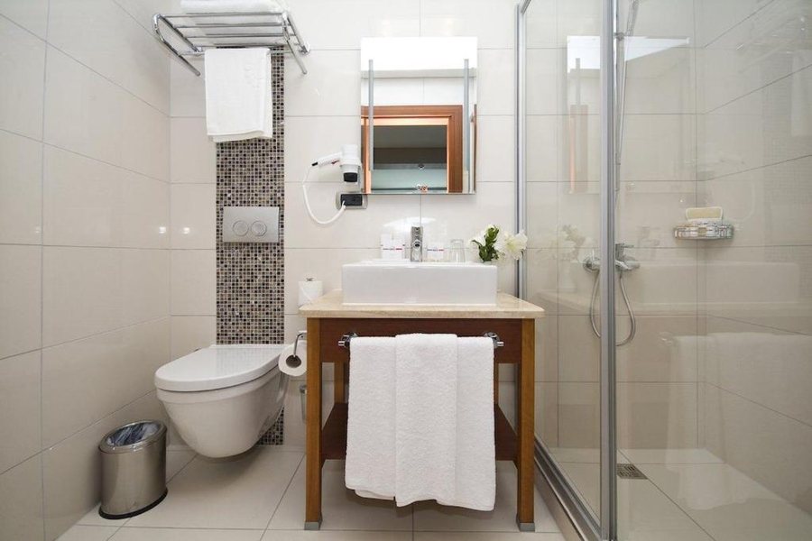 Innpera Hotel Istanbul — Bathroom