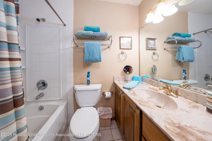 Innsbrook Village Country Club Resort — Bathroom