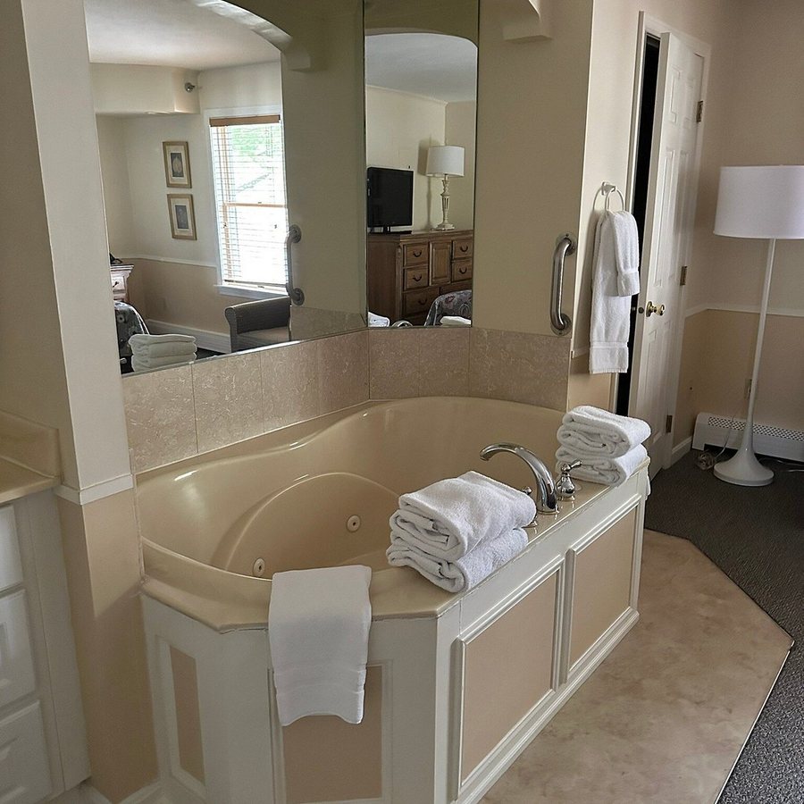 InnSeason Resort The Falls at Ogunquit — Bathroom