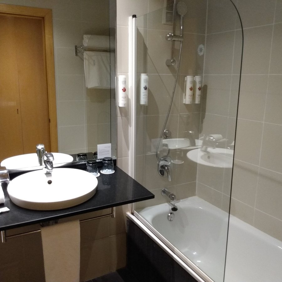 INNSiDE by Melia Barcelona Apolo Barcelona Catalonia — Bathroom