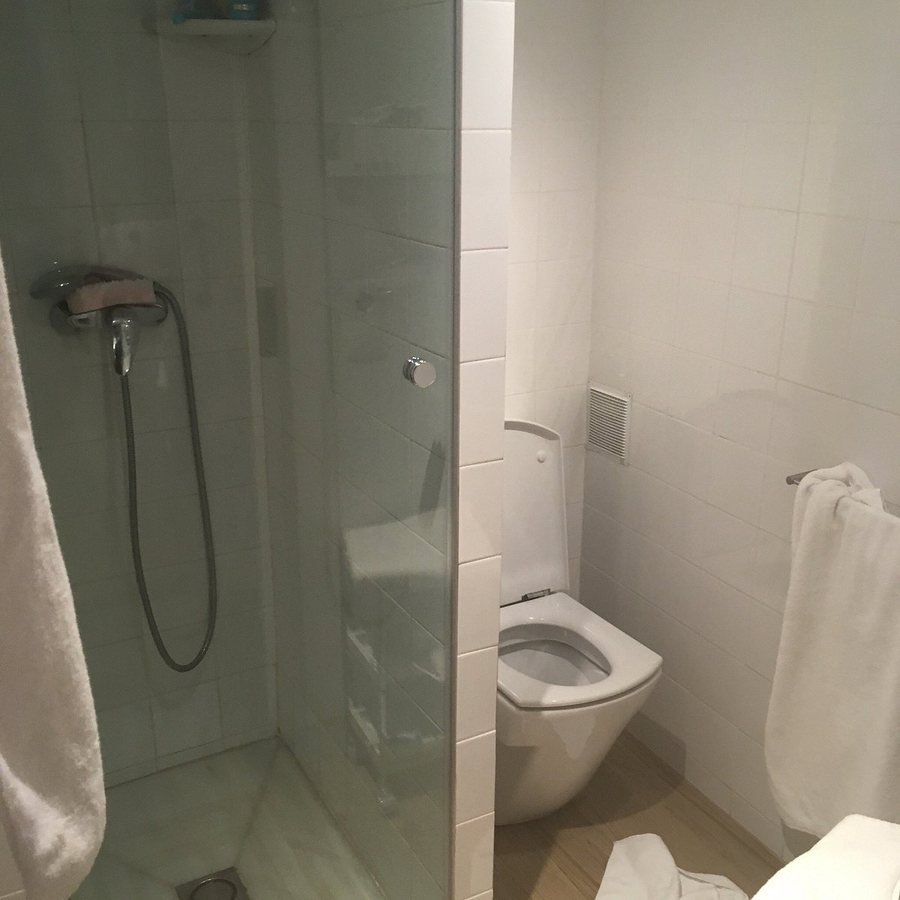 Inside Barcelona Apartments Mercat Barcelona Catalonia — Bathroom