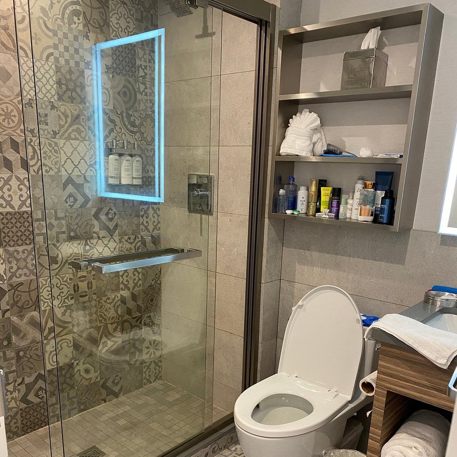 Insignia Hotel Ascend Hotel Collection — Bathroom