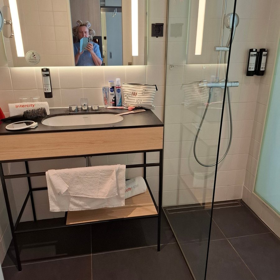 IntercityHotel — Bathroom