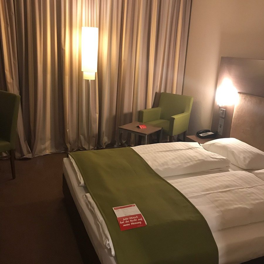 IntercityHotel Darmstadt — Guest room