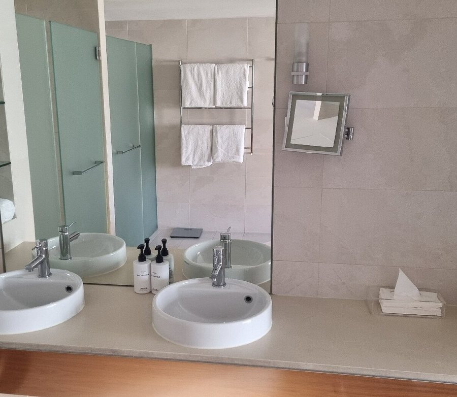 InterContinental Brisbane by IHG — Bathroom