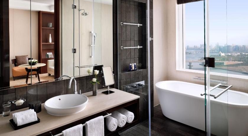 InterContinental Dubai Festival City by IHG — Bathroom
