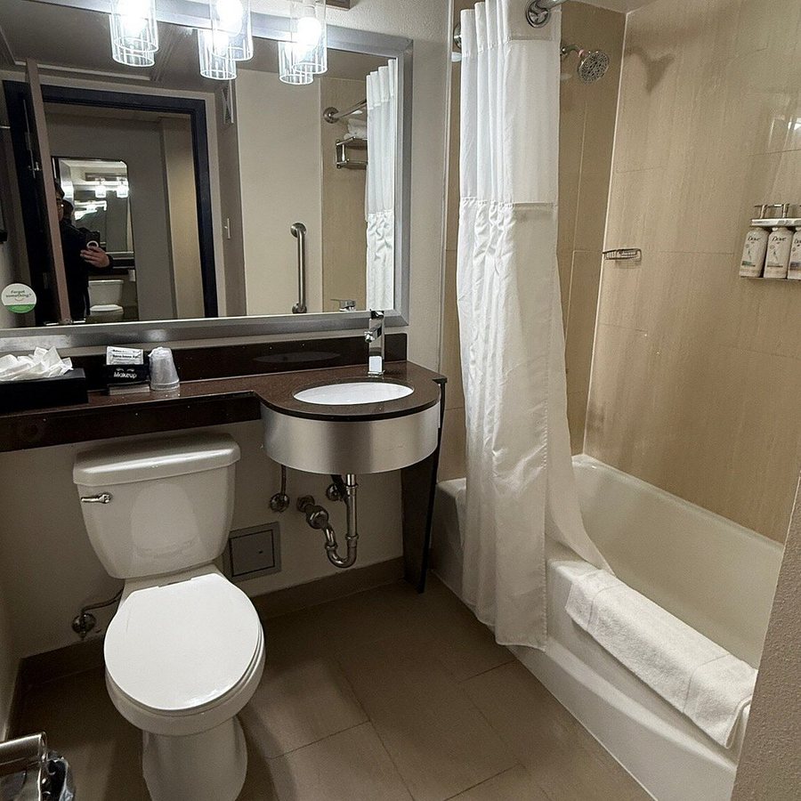InterContinental Houston by IHG Houston Texas — Bathroom