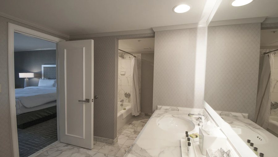 Intercontinental Kansas City At The Plaza By IHG — Bathroom