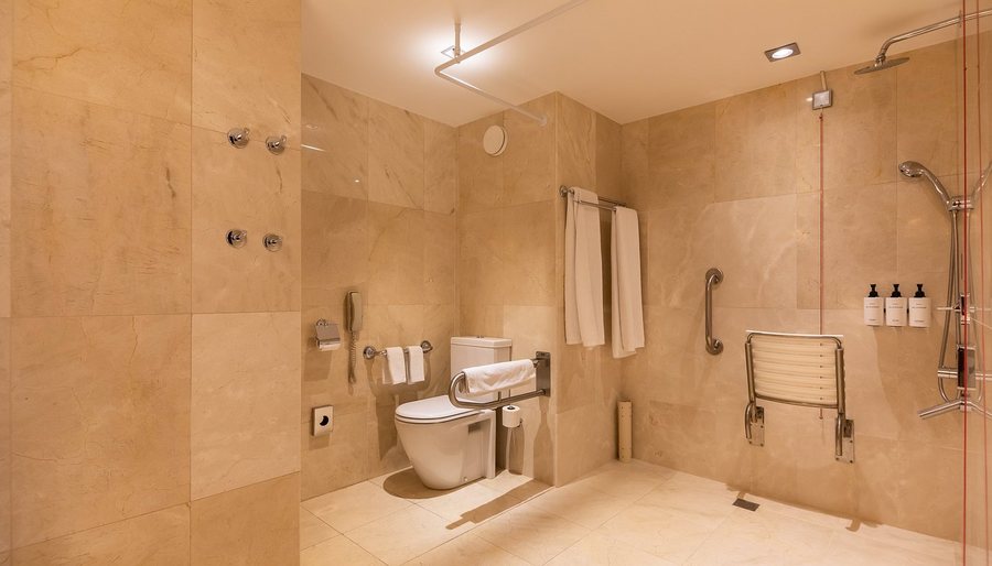 InterContinental Lisbon by IHG — Bathroom