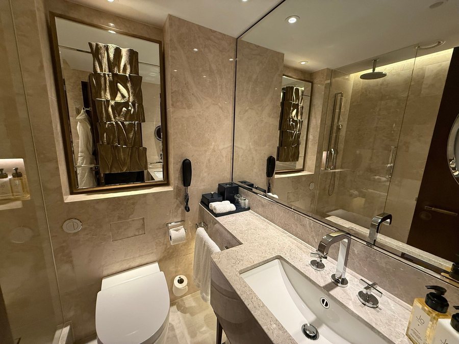 InterContinental London Park Lane by IHG — Bathroom