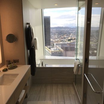 InterContinental Los Angeles Downtown Los Angeles California — Bathroom