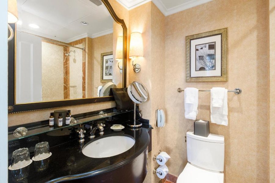 InterContinental Mark Hopkins San Francisco by IHG — Bathroom