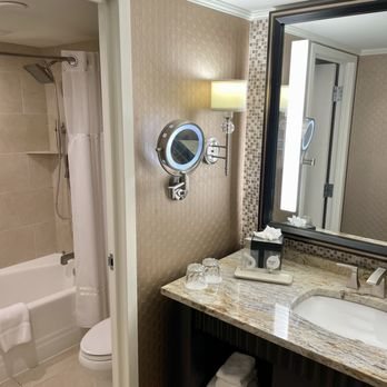 InterContinental New Orleans By IHG — Bathroom