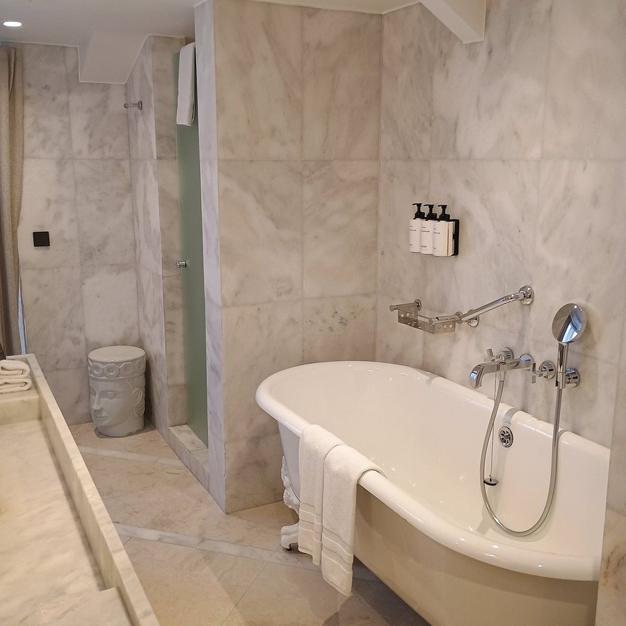 Intercontinental Paris Champs elysees Etoile By IHG — Bathroom