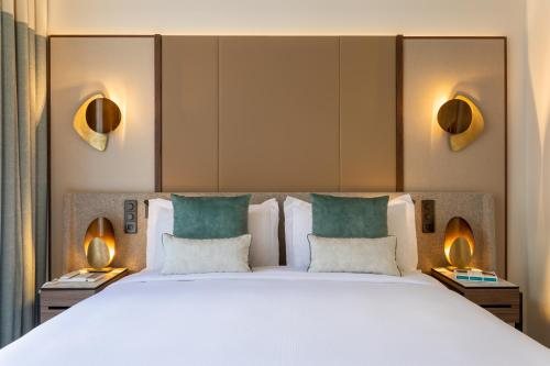 Intercontinental Paris Champs elysees Etoile By IHG — Guest room
