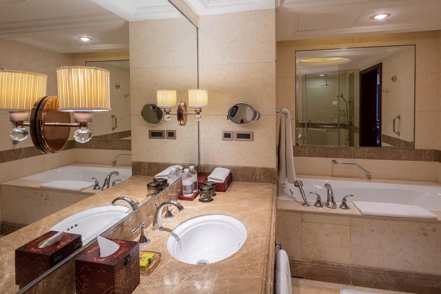 InterContinental Shanghai Ruijin by IHG — Bathroom