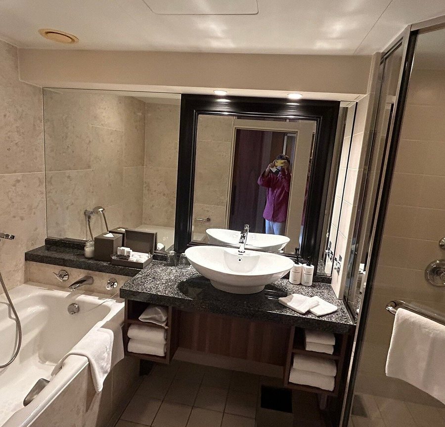 Intercontinental Tokyo Bay By IHG — Bathroom