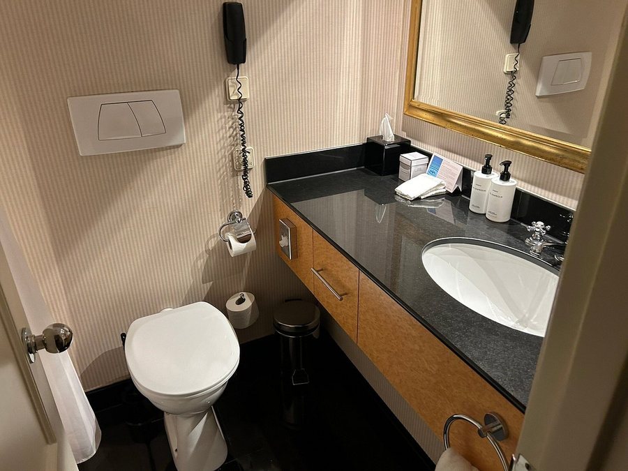 Intercontinental Vienna By IHG Vienna — Bathroom