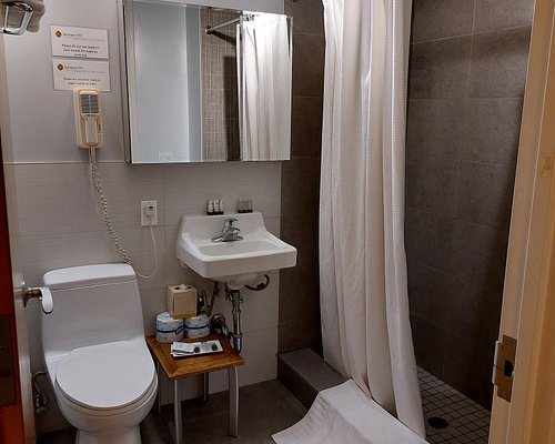 Interfaith Retreats New York City New York — Bathroom