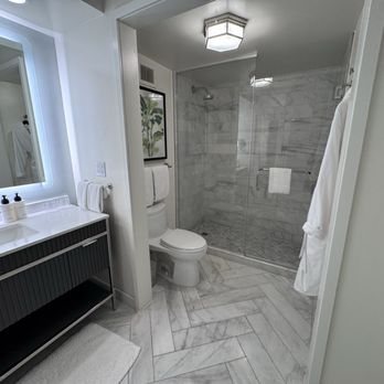 International Inn on the Bay Miami Beach Florida — Bathroom