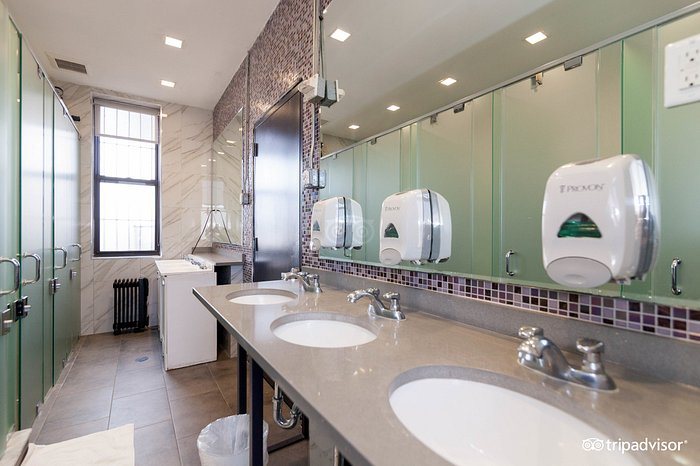 International Student Center New York City New York — Bathroom