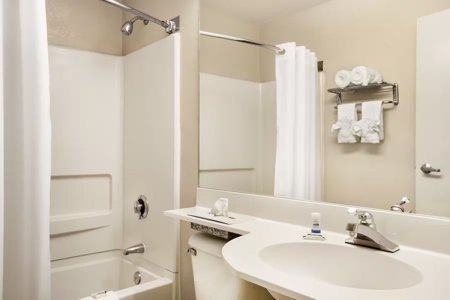 InTown Suites Extended Stay Louisville KY Wattbourne Lane — Bathroom