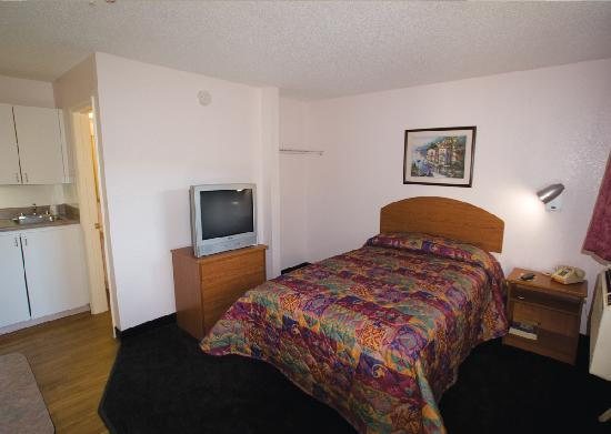 InTown Suites Extended Stay Louisville KY Wattbourne Lane — Guest room