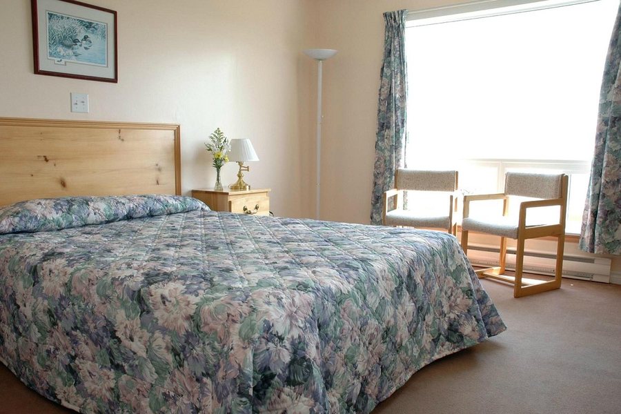 Inverness Beach Village — Guest room