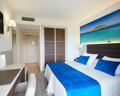 Invisa Hotel Club Cala Blanca — Guest room