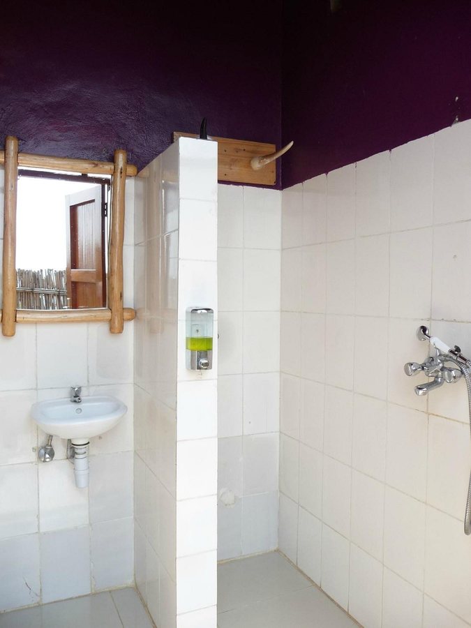 INZU Lodge — Bathroom