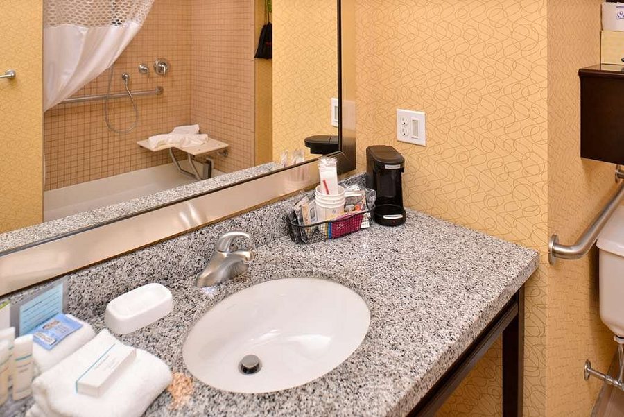 Iowa House Hotel — Bathroom