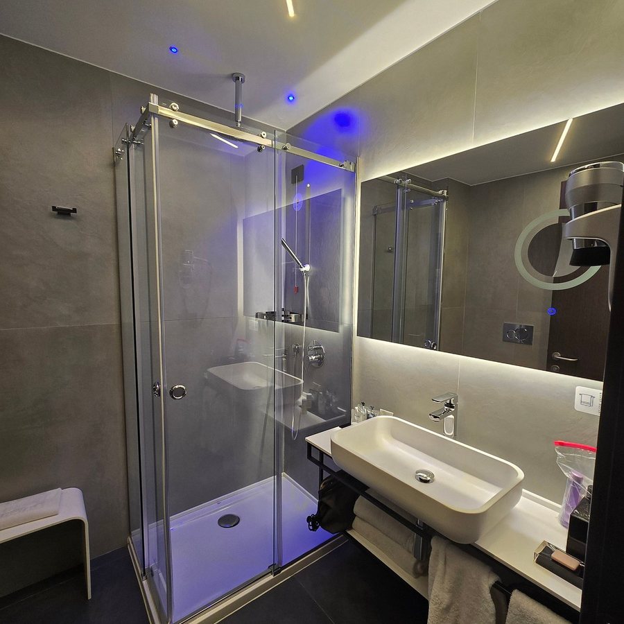 IQ Hotel Milano — Bathroom