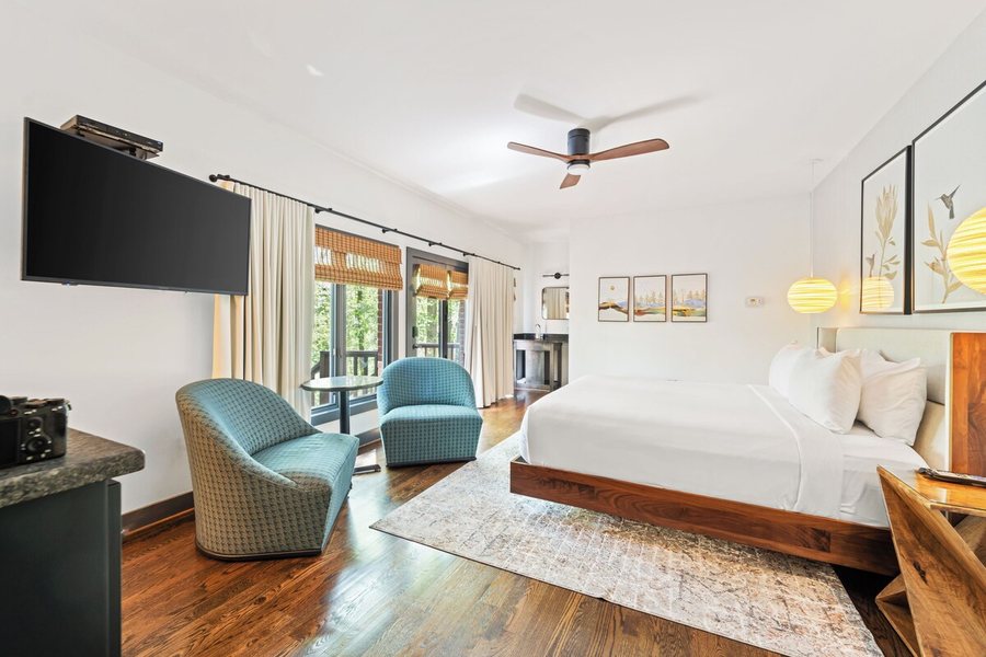 Iris Inn — Guest room