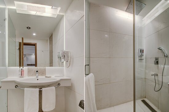 Iris Suites Kalkaji — Bathroom