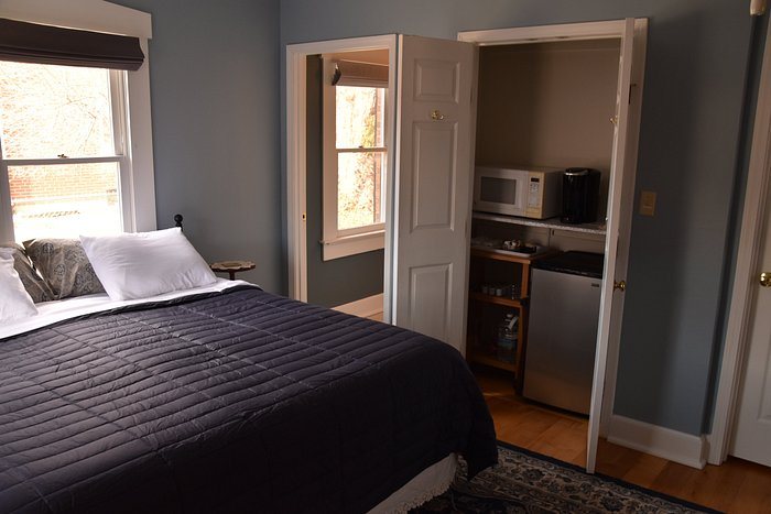 Iron Gate Inn — Guest room